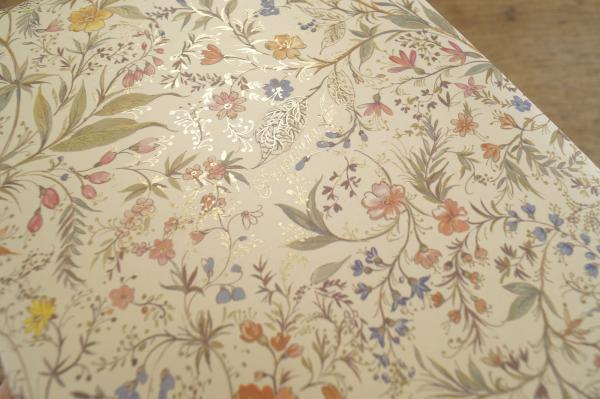 Frühlingshaftes Briefpapier aus Italien mit Gold